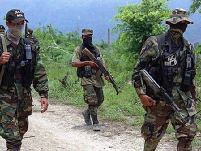 Colaboraron ex paramilitares como informantes del Ejército: WikiLeaks