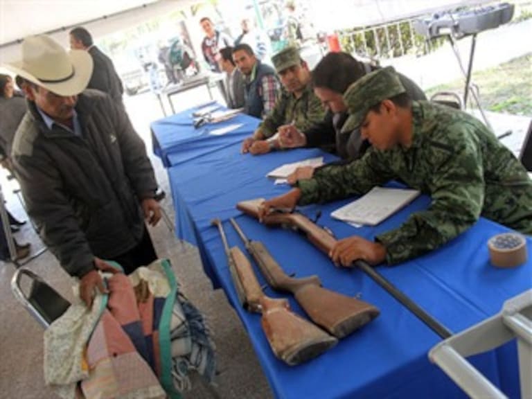 Continúa desarme en Michoacán