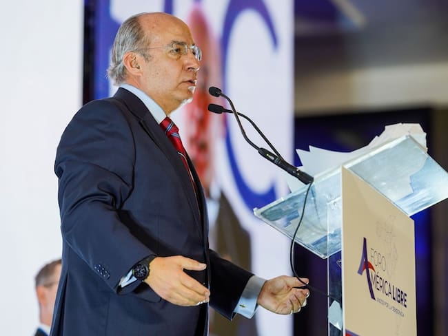 Ironiza Sheinbaum presencia de Calderón en foro de derecha… “que siga hablando”