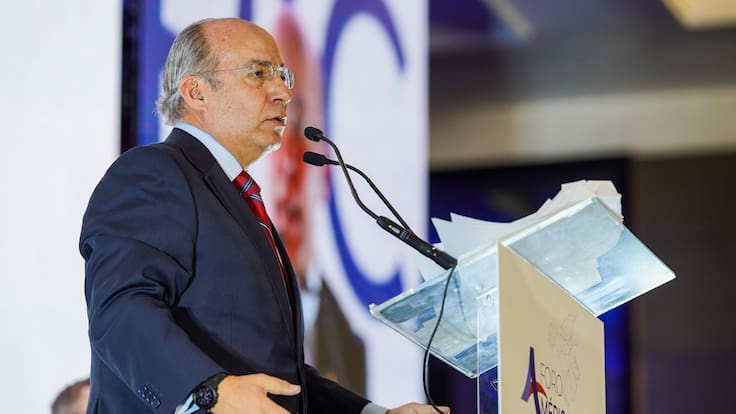 Ironiza Sheinbaum presencia de Calderón en foro de derecha… “que siga hablando”