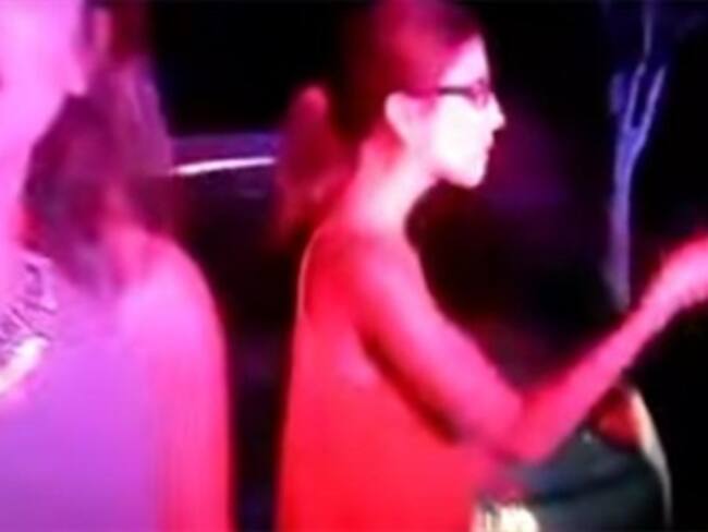 #LadyMulta quiere humillar a un oficial por no tener un celular tan caro como el suyo