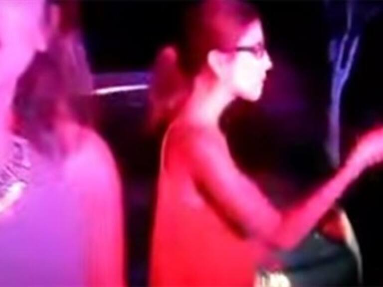 #LadyMulta quiere humillar a un oficial por no tener un celular tan caro como el suyo