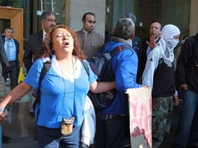 Protestan manifestantes de MORENA afuera del Senado