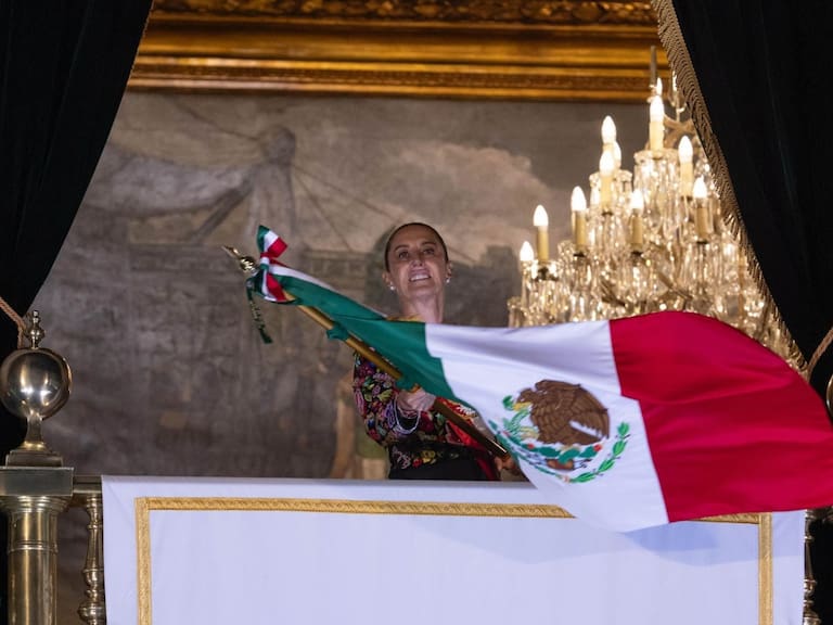 El Grito de Independencia reunió a 300 mil personas, según la Secretaría de Gobierno de la Ciudad, durante la celebración en el Zócalo de la Ciudad de México.