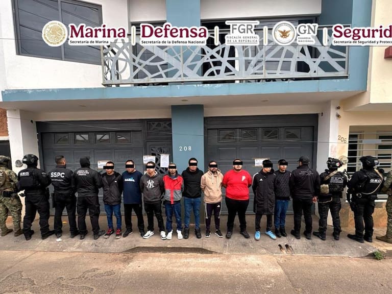 El operativo contra CJNG permitió realizar cateos simultáneos en 36 inmuebles y asegurar armas, droga, 113 vehículos, equipo de comunicación y un dron, entre otros objetos.