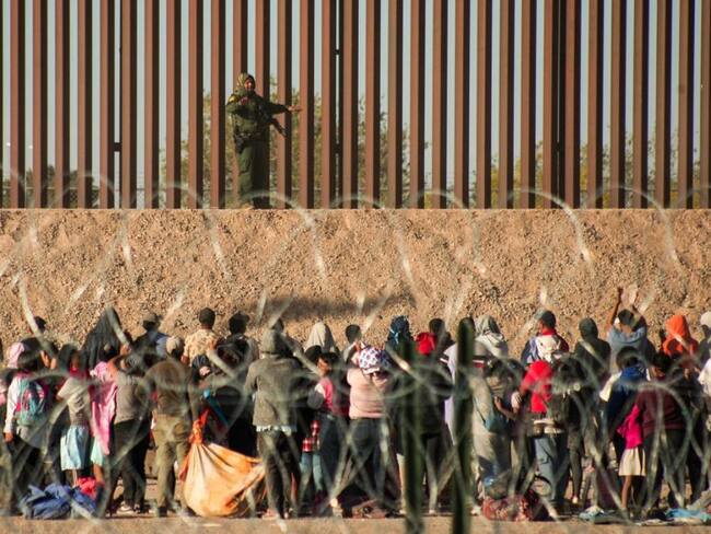 Migrantes han sido engañados por traficantes: Eunice Rendón