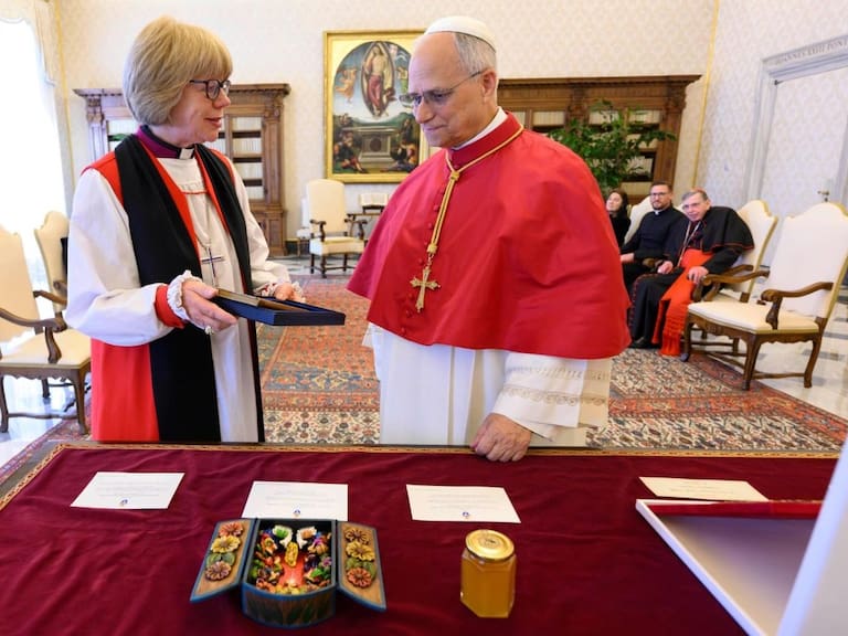 Mx - Papa León XIV y arzobispa de Canterbury se reúnen por primera vez