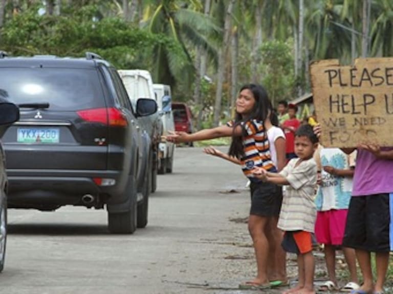 Admite ONU lentitud en distribución de ayuda en Filipinas