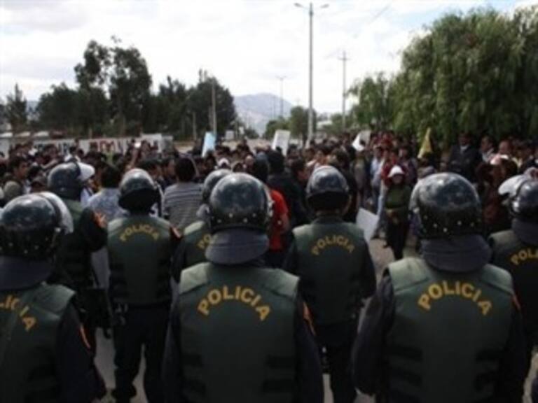 36 trabajadores retenidos por presuntos guerrilleros en Perú