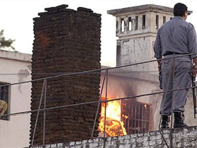 Pide CIDH a El Salvador investigar muerte de reos en incendio