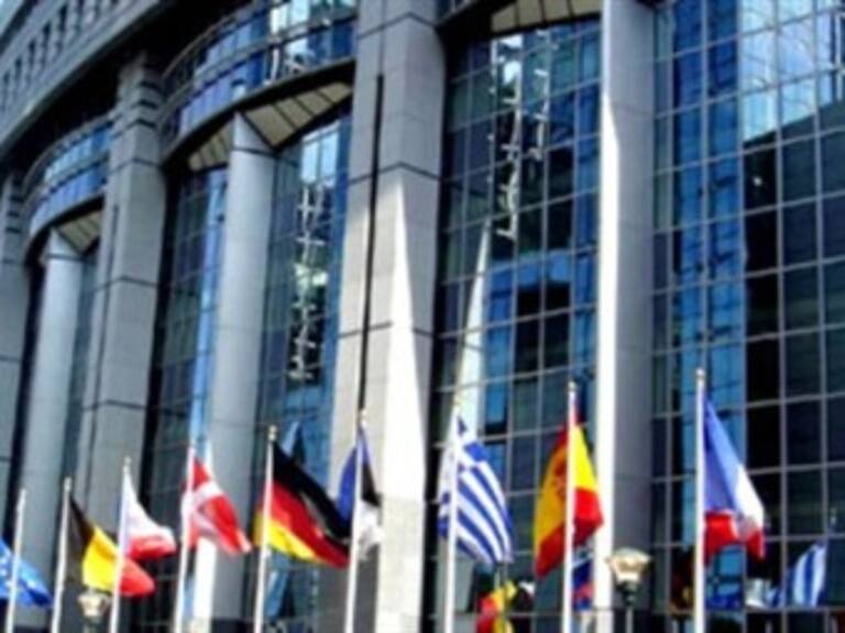 Pide Eurocámara que UE acoja a inmigrantes africanos