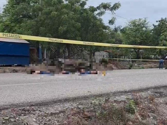 Abandonan cinco cuerpos en la carretera Acapulco-Zihuatanejo