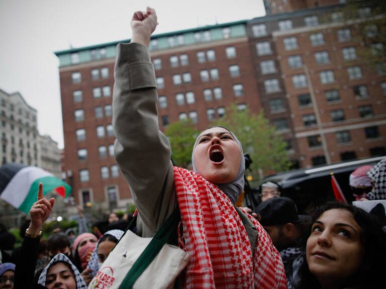 Manifestantes pro Palestina fueron detenidos y posteriormente liberados en las universidades de Columbia y Yale