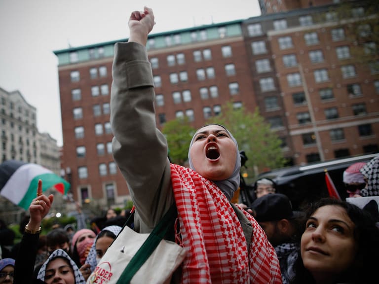 Manifestantes pro Palestina fueron detenidos y posteriormente liberados en las universidades de Columbia y Yale