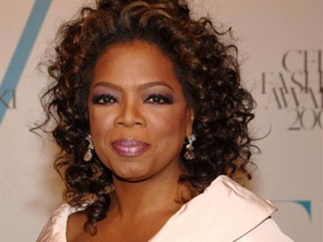 Comparte Oprah portada de su revista con Michelle Obama