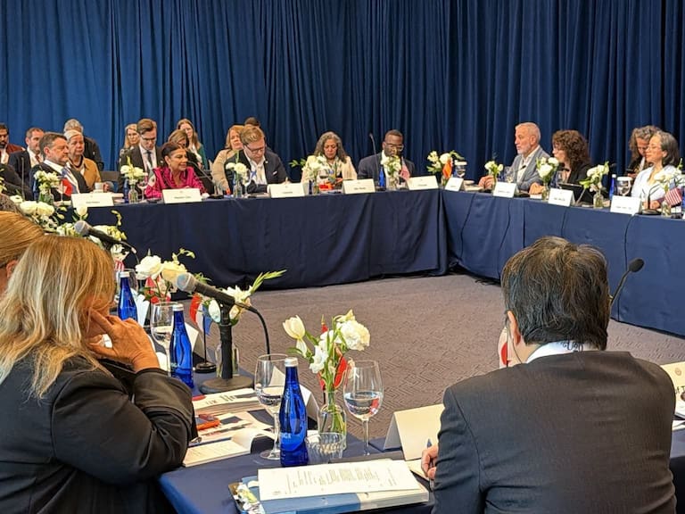 Urban 20: Clara Brugada concluye gira por EU y presenta políticas de CDMX