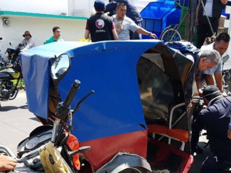 Se enfrentan mototaxis y granaderos en Xochimilco por operativo