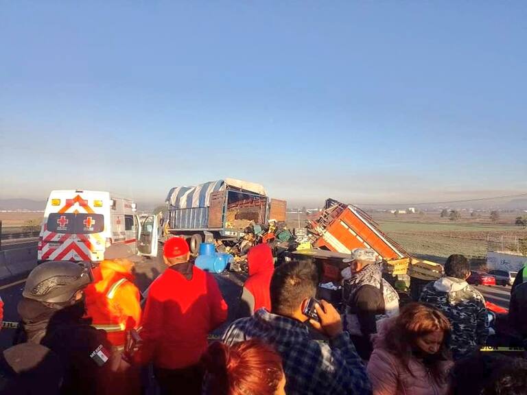 Siete muertos deja choque en el Circuito Exterior Mexiquense