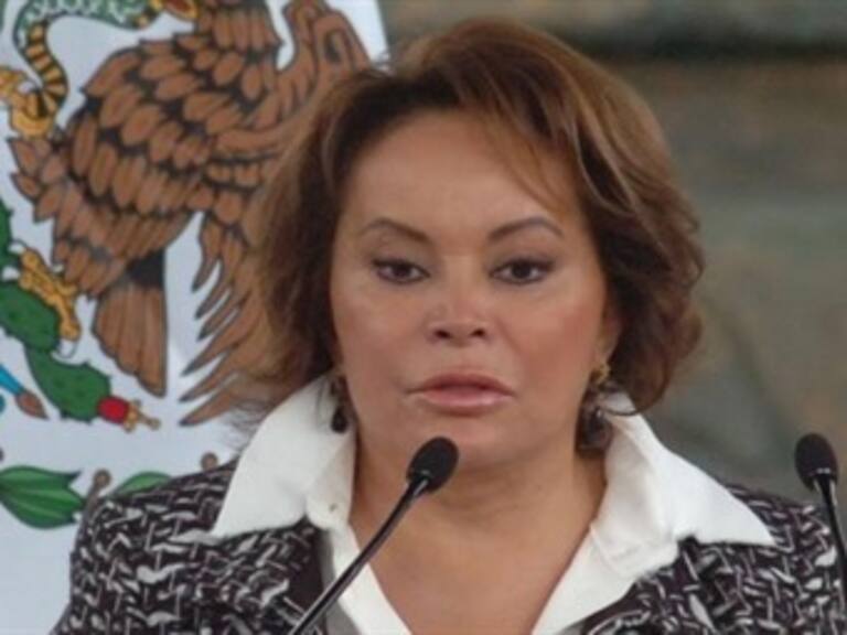 Acusa Elba Esther a Vázquez Mota de 'envilecer' diálogo con maestros