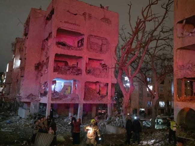 Misil iraní impacta cerca de instalación nuclear en ciudad de Israel; autoridades reportan 47 heridos