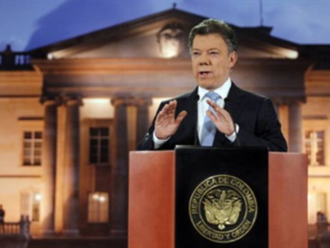 Anuncia Santos equipo para negociar con FARC