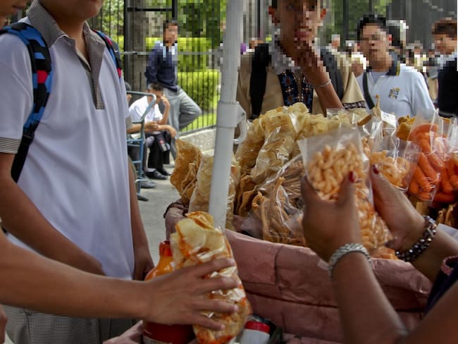 Prohíben la venta de comida chatarra en escuelas afiliadas a la SEP