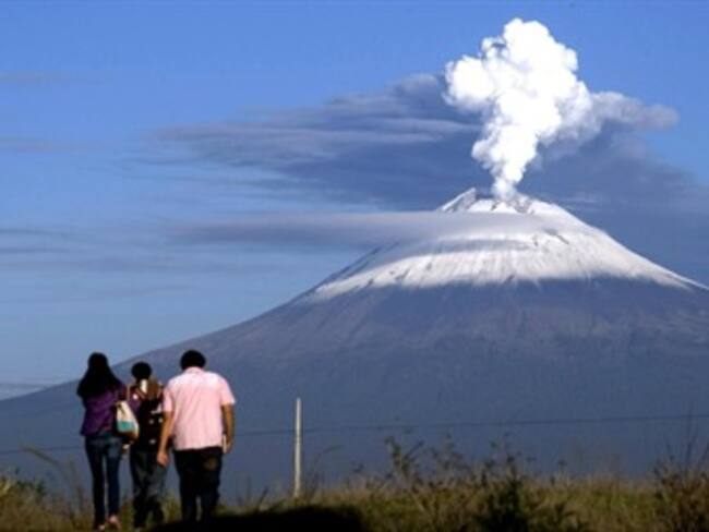 Emite Popocatépetl 37 exhalaciones de baja intensidad