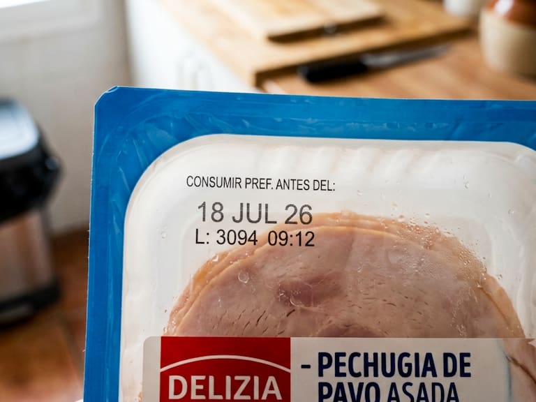La fecha impresa en los alimentos no siempre indica que deban desecharse de inmediato.