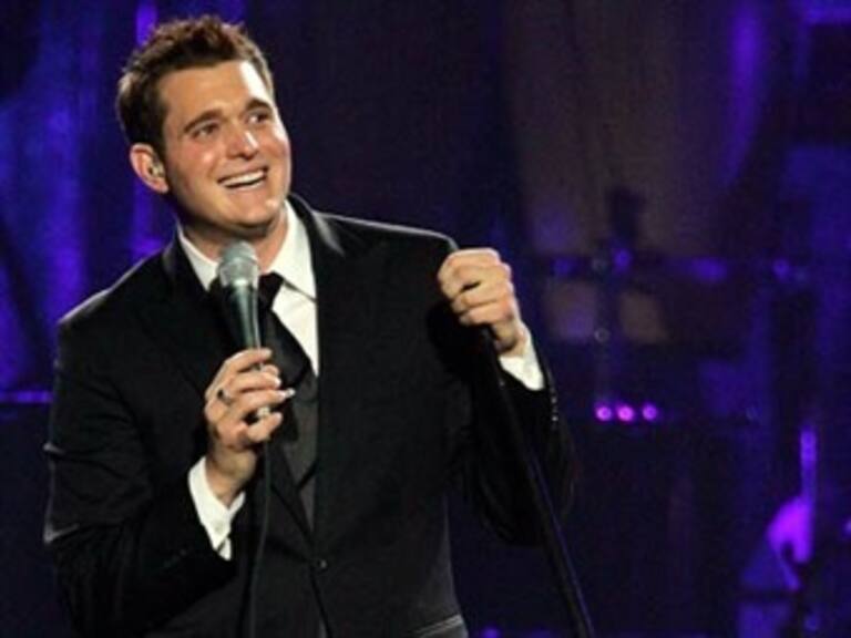 Bublé le canta a fans mexicanos