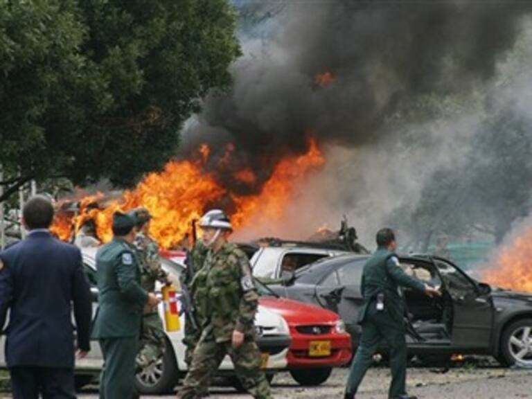 Aumentan a 5 los muertos por coche-bomba en Colombia