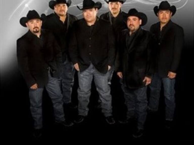 Asegura Intocable que su música gusta a sacerdotes y narcos