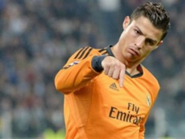 Se entrenó el Madrid pendiente de la rodilla de Cristiano