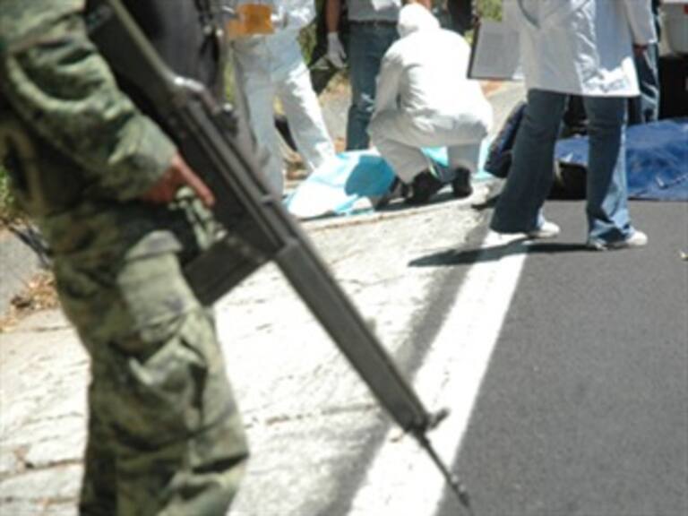 Hallan los cuerpos de dos hombres en autopista México-Pachuca