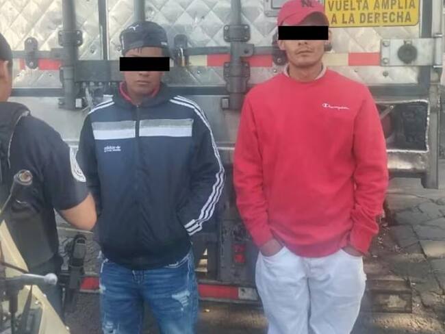 Detienen a sujetos que pretendían accionar explosivos en casillas de Tlalnepantla