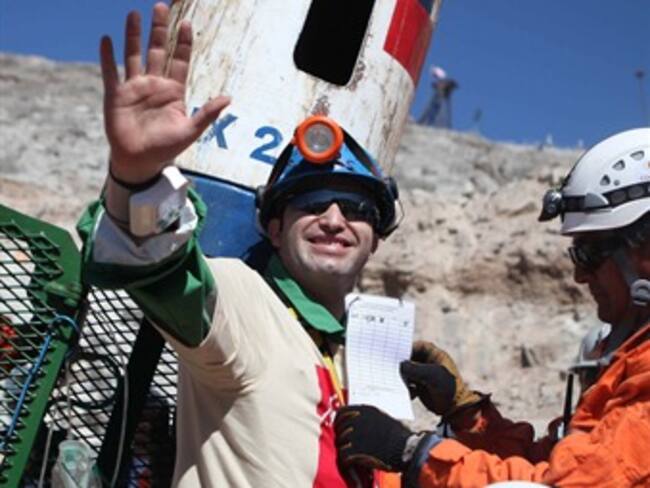 Ya son 16 mineros rescatados
