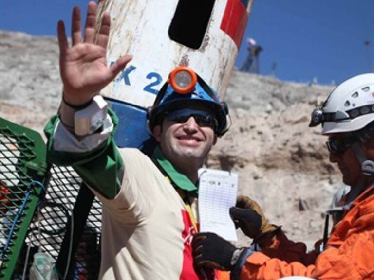 Ya son 16 mineros rescatados