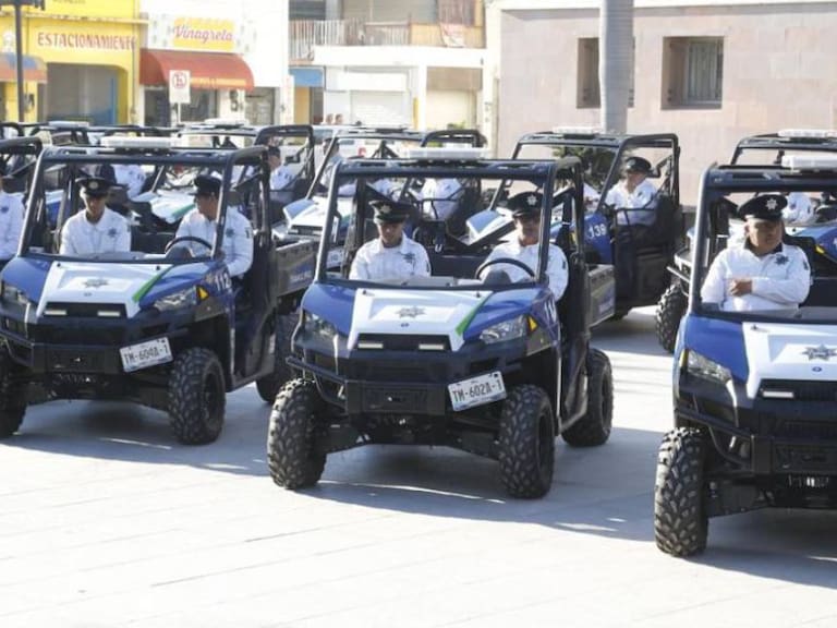 Gobernador de Tamaulipas entrega 50 patrullas para vigilancia turística