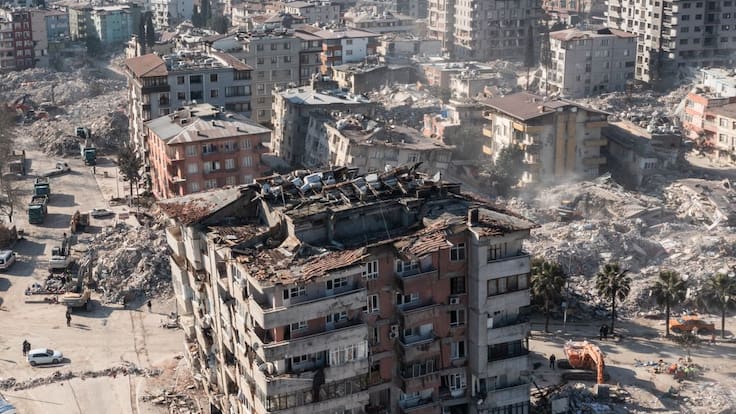 Suman 45 mil muertos por terremoto en Turquía y Siria