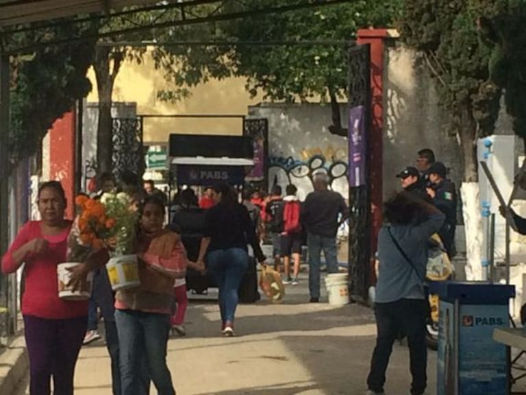 Mantienen los operativos en panteones de Guadalajara