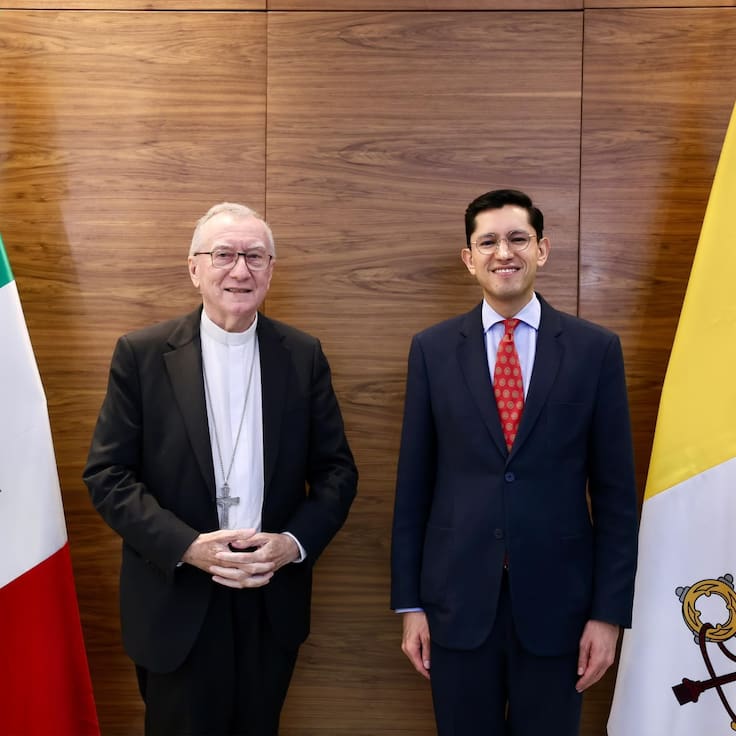 Llega a México el cardenal Pietro Parolin, secretario de Estado del Vaticano, para reunirse con Claudia Sheinbaum