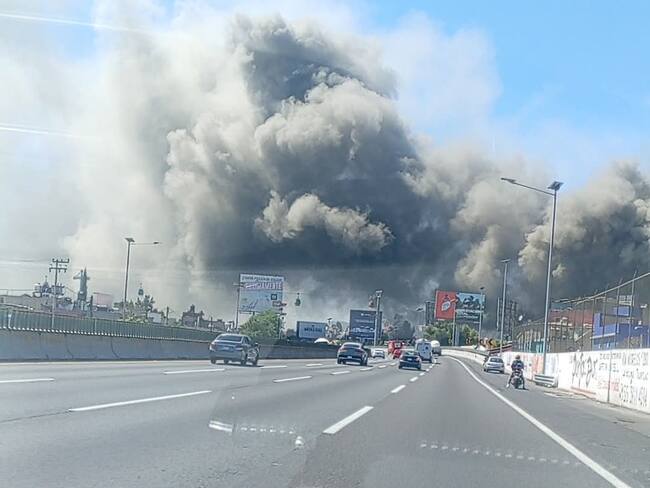 Se incendia Fábrica de Colchones en Ecatepec