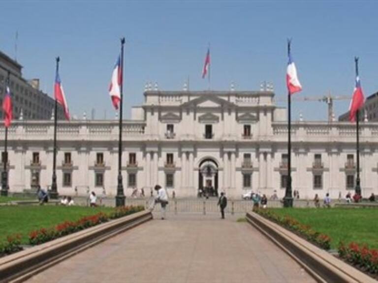 Evacuan sede del gobierno chileno por supuesto conato de incendio