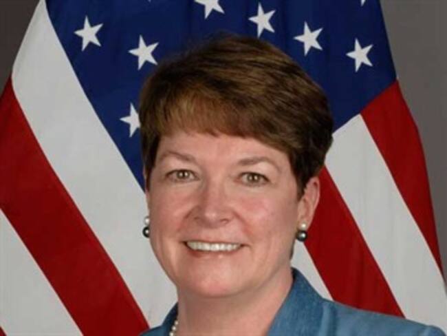 Expulsa Ecuador a embajadora de EU por cable de WikiLeaks