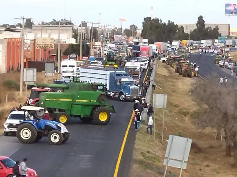 Por riesgo en sus concesiones de agua, agricultores de Zacatecas volvieron a bloquear vialidades.