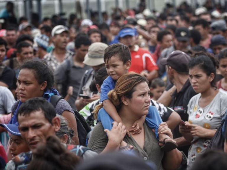 Migrantes hondureños piden abrir frontera de México