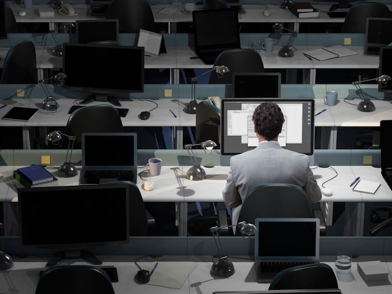 Gobierno aclara cómo cambiará el pago en turnos nocturnos con reforma laboral. Getty Images