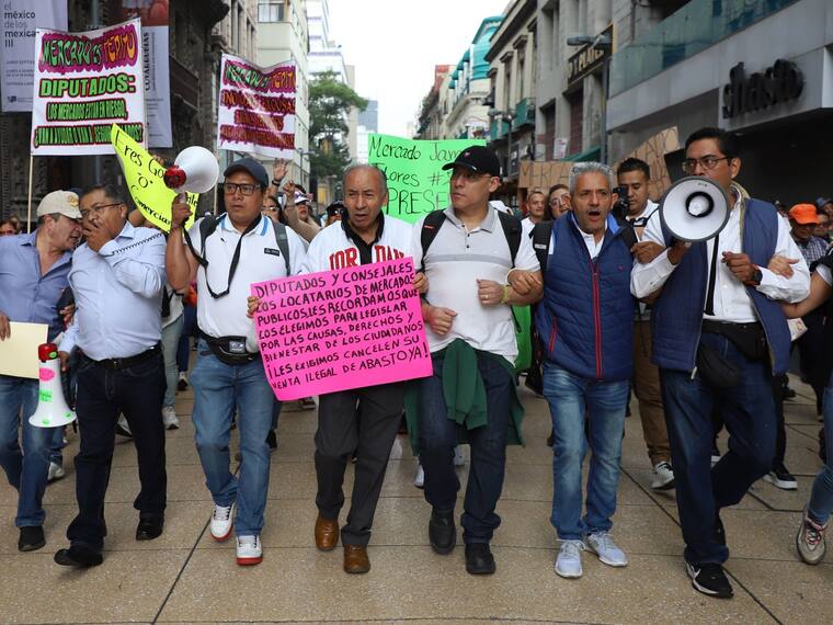 Se comprometen diputados CDMX a recibir a locatarios de mercados.