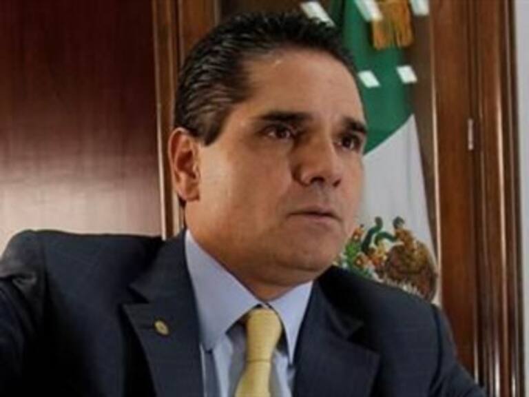 Defiende Silvano Aureoles al doctor Mireles tras ser arrestado