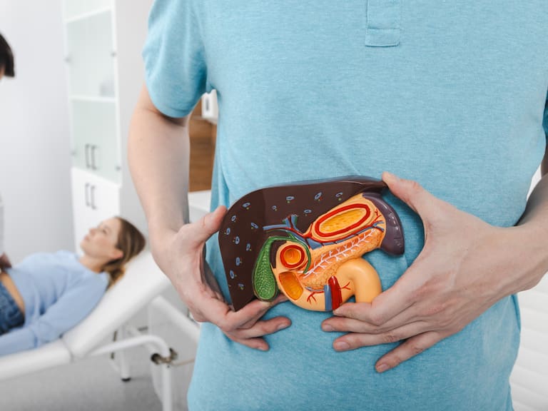 Alcohol cobra miles de vidas en México: más de 41 mil muertes por enfermedades hepáticas