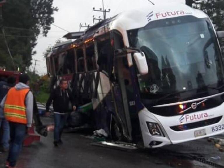 Volcadura en la México-Toluca deja 13 personas fallecidas y 23 lesionadas